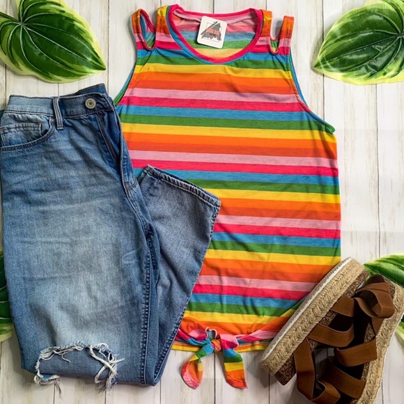 Cut Out Stripe Tank - Picture 3 of 3